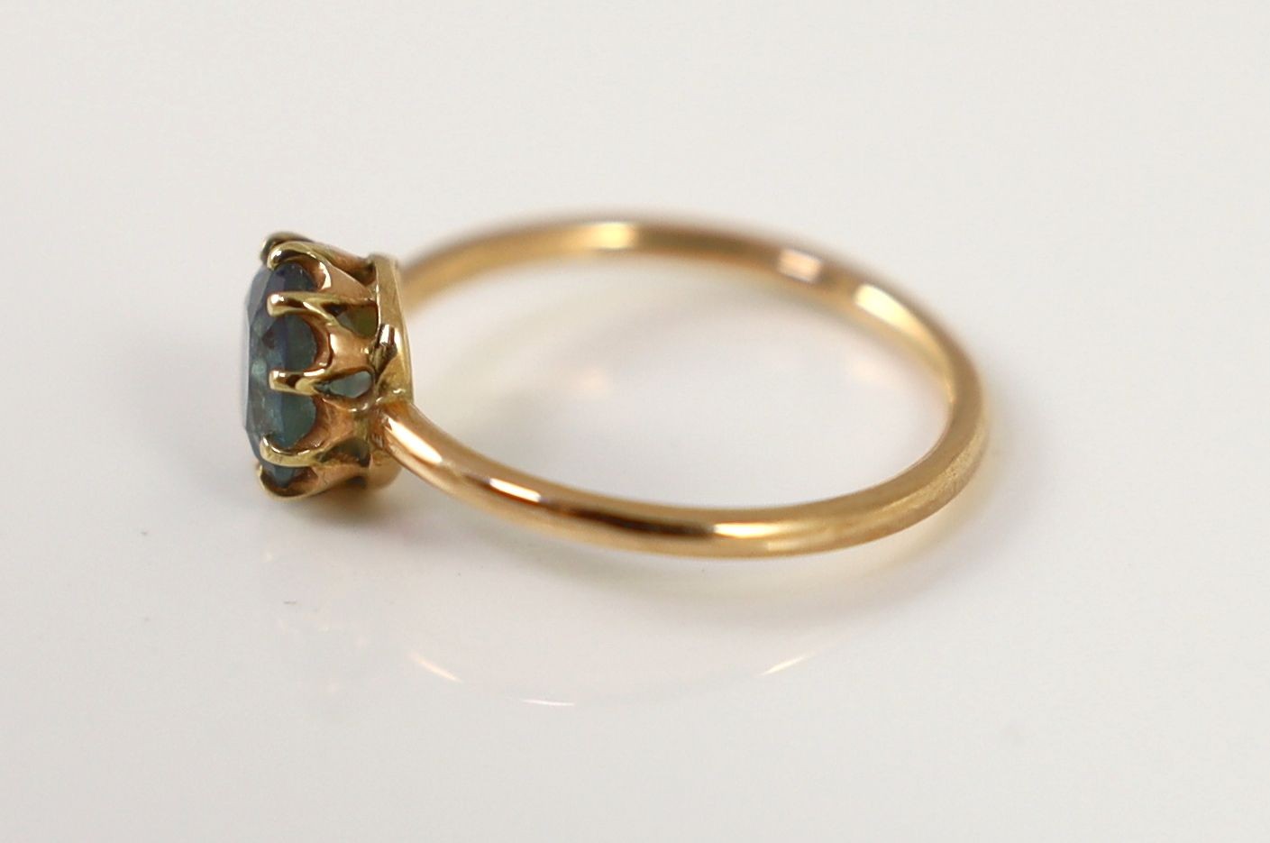 An early 20th century gold and oval cut Alexandrite set ring